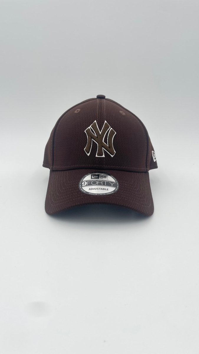 NEW ERA NEW YORK YANKEES STONE WALNUT 9FORTY CAP